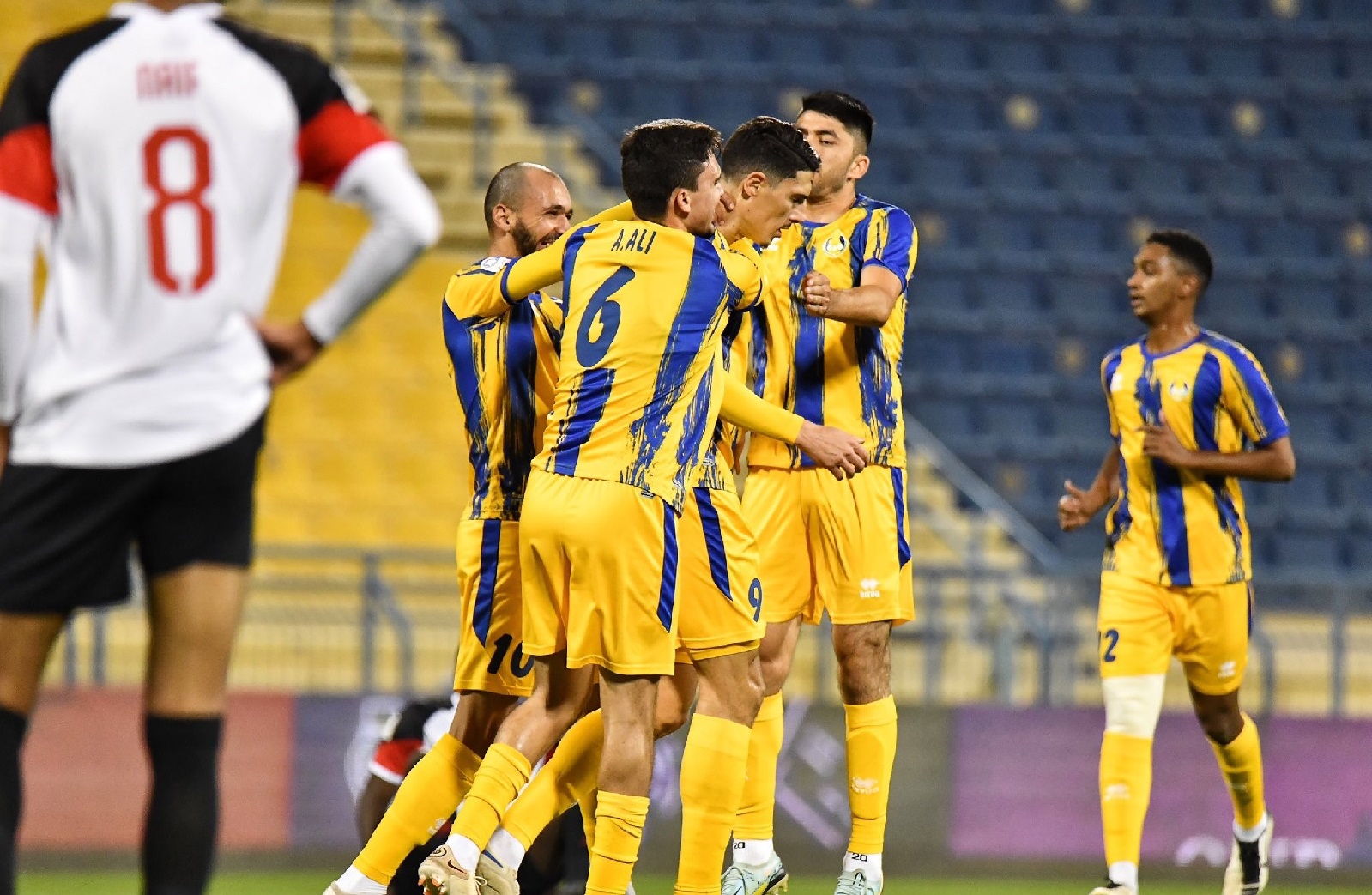 Mehdi Tahrat scores a world class goal in the Qatari league
