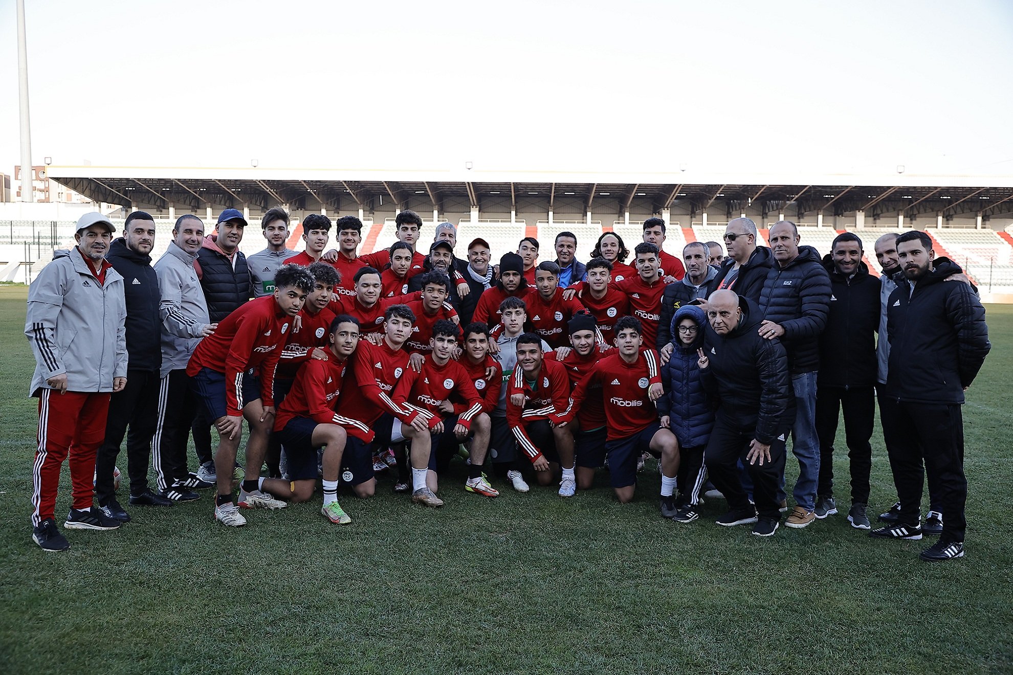 Rencontre entre l'EN U17 et les anciens joueurs comme Djamel Menad, Lounes Gaouaoui et Fodil Megharia